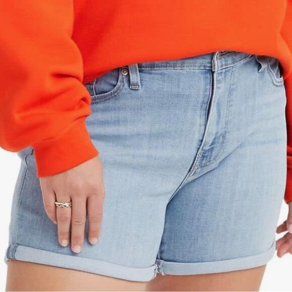 Levi's Women's Mid Length Denim Shorts Size 26 - Picture 1 of 8